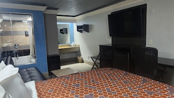 Suite, 1 King Bed, Smoking (Modern)
