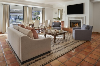 Executive Suite, 1 King Bed with Sofa bed, Fireplace
