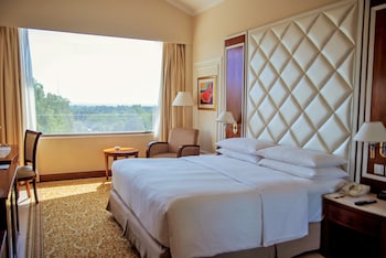 Deluxe Room, 1 King Bed