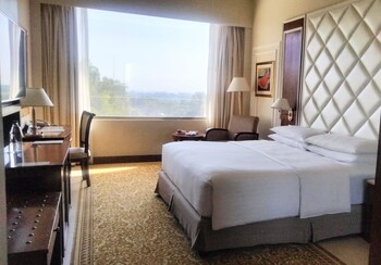 Deluxe Room, 1 King Bed