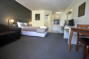 Basic Room, 1 Queen Bed