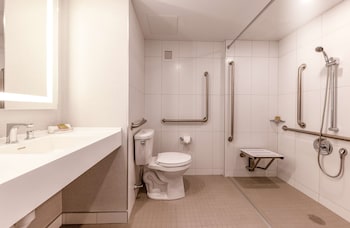 Standard Room, 1 Queen Bed, Mountain View (Mobility)