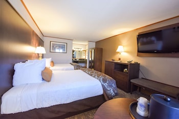 Standard Room, 1 King Bed, Jetted Tub, Lakeside