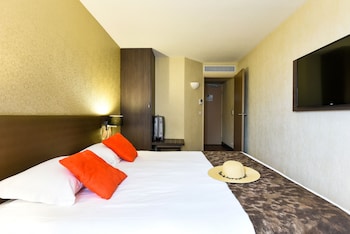 Comfort Room, 1 Queen Bed, Non Smoking, Hill View