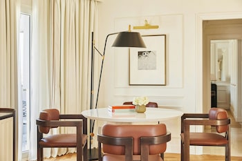 Cortes Suite