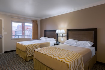 Room, Multiple Beds, Accessible, Non Smoking (Mobility, Tub w/Grab Bars)