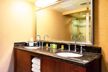 Club Suite, 1 King Bed, Accessible, Bathtub