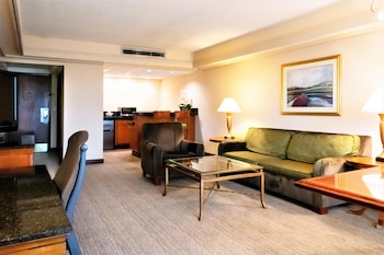 Club Suite, 1 King Bed, Accessible, Bathtub