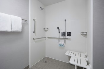 Room, 2 Queen Beds (Mobility/Hearing Access, Roll-In Shwr)