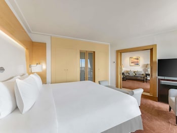 Junior Suite, 1 King Bed (Partial Nile View)
