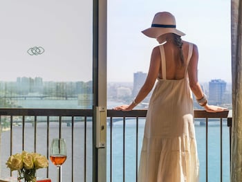 Luxury Room, 1 King Bed, Club Lounge Access (Nile View)