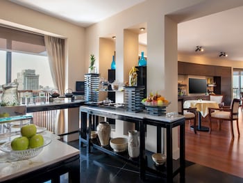 Luxury Room, 1 King Bed, Club Lounge Access (Nile View)