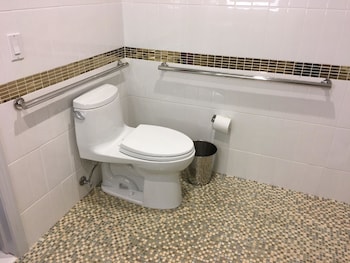 Room, 1 King Bed (Swim Up)