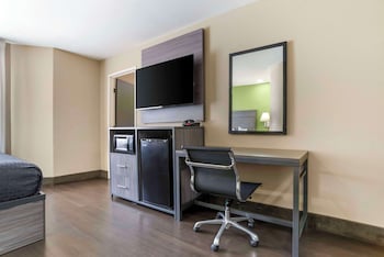 Suite, 2 Queen Beds, Non Smoking (Upgrade)