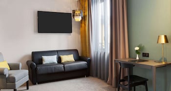 Deluxe Room, 1 Queen Bed, Non Smoking (with Sofabed)