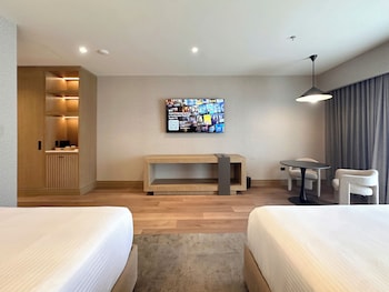 Premium Suite, City View