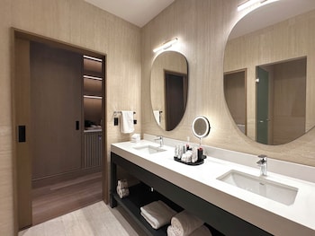 Premium Suite, City View