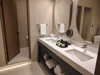 Premium Suite, City View