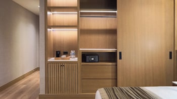 Premium Suite, City View