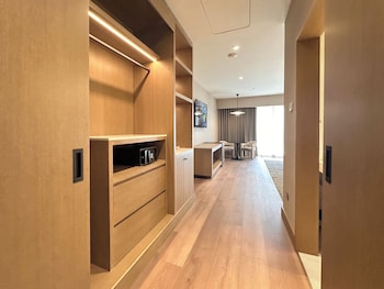 Premium Suite, City View