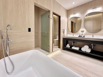 Premium Suite, City View