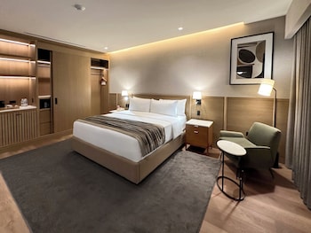 Premium Suite, City View