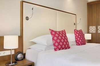 Deluxe Room, 1 King Bed, Park View