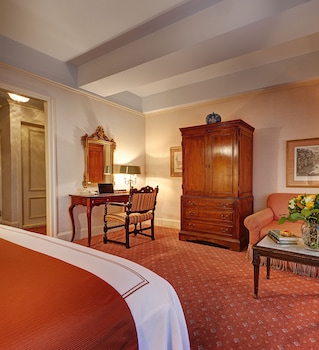 Deluxe Room, 1 King Bed