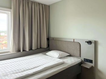 Compact Double Room (140cm bed)