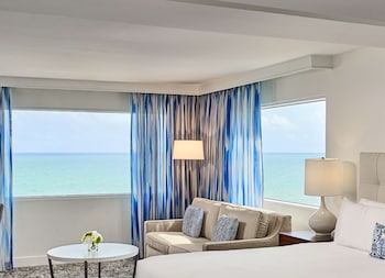 Junior Suite, 1 King Bed, Accessible, Ocean View (Roll-In Shower)