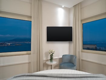 Deluxe Room, 1 King Bed, Non Smoking, Sea View