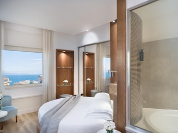 Deluxe Room, 1 King Bed, Non Smoking, Sea View