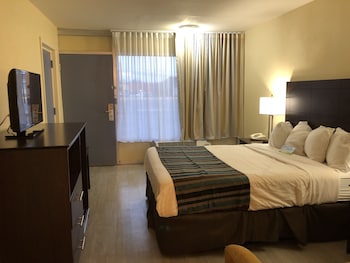 Room, 1 Queen Bed, Accessible, Smoking (First Floor/Mobility)