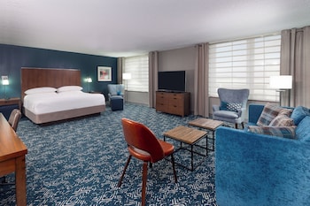 Studio, 1 King Bed with Sofa bed (Airport View)
