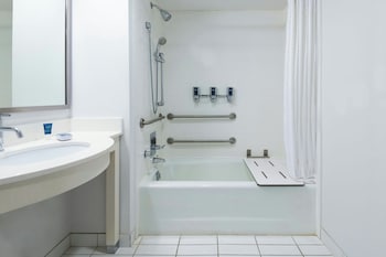 Room, 1 King Bed, Hearing Accessible (Roll-in Shower)