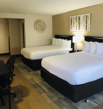 Standard Room, 2 Queen Beds, Roll-in Shower, Non Smoking
