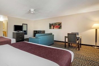 Standard Room, Multiple Beds, Non Smoking, Refrigerator & Microwave (Oversized Room)