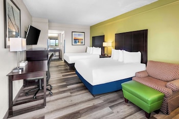 Standard Room, 2 Queen Beds, Non Smoking, Refrigerator & Microwave (Walk-in Shower)