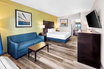 Standard Room, 1 King Bed, Non Smoking, Refrigerator & Microwave