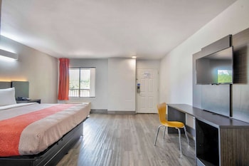 Deluxe Room, 1 King Bed, Accessible, Non Smoking