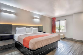 Deluxe Room, 1 King Bed, Accessible, Non Smoking