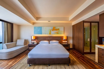 Club Room, 1 King Bed, Sea View