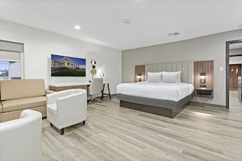 Suite, 1 King Bed, Non Smoking