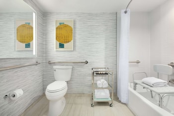 Suite, 2 Queen Beds, Accessible, Bathtub