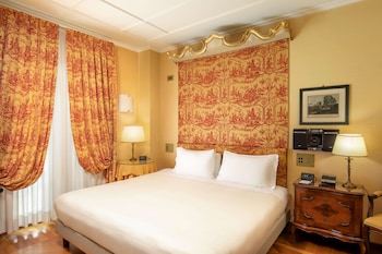 Deluxe Room, 1 King Bed, Non Smoking (Converts to 2 Twin Beds)