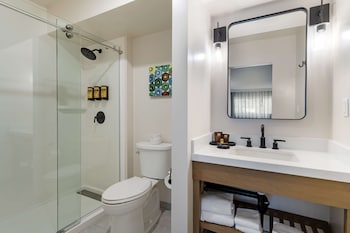 Standard Room, 2 Queen Beds, Non Smoking, Refrigerator & Microwave (Walk-in Shower)