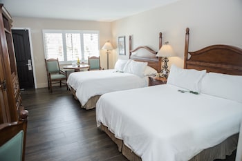 Deluxe Room, 2 Queen Beds, Patio