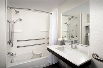Standard Room, 1 King Bed, Accessible (Mobility)