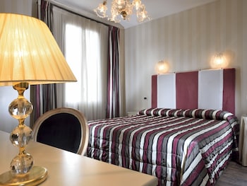 Superior Double or Twin Room, Canal View