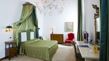 Deluxe Double or Twin Room, Canal View
